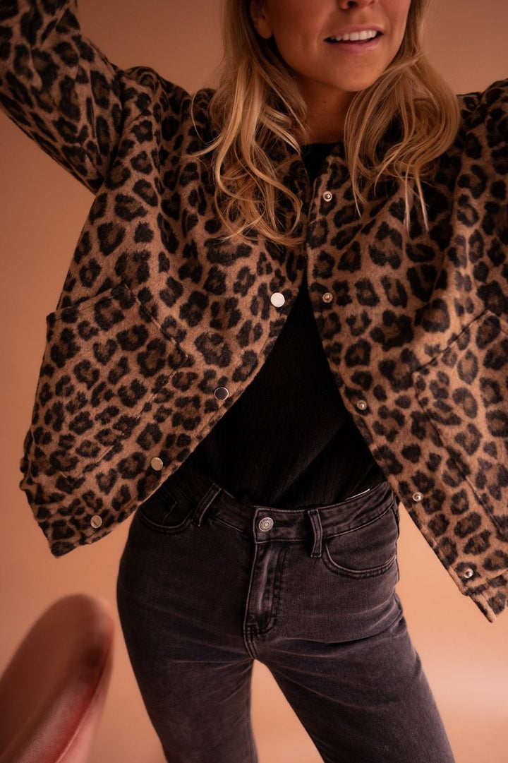Lily | Women's Oversized Leopard Print Snap-Button Quilted Jacket