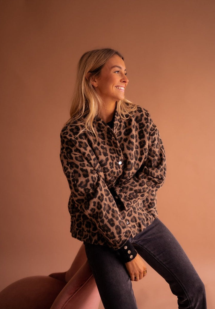 Lily | Women's Oversized Leopard Print Snap-Button Quilted Jacket